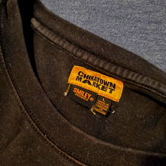 Chinatown Market x Smiley UO exclusive black tee - Picture 2 of 4